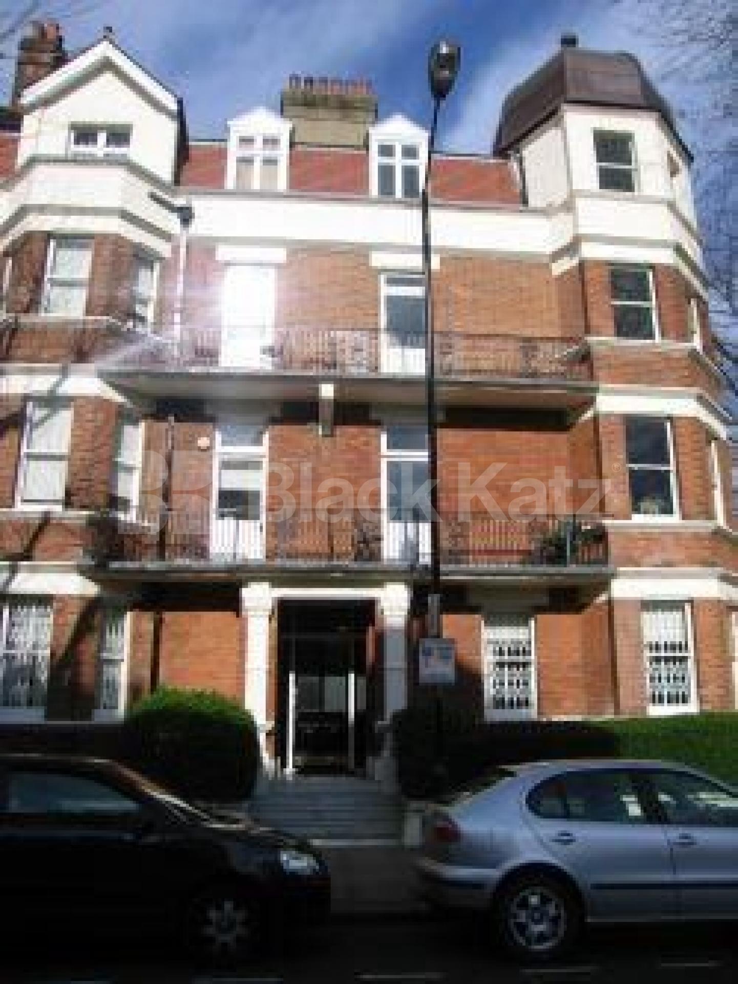 			4 Bedroom, 1 bath, 1 reception Flat			 Castellain Mansions, MAIDA VALE W9 W9